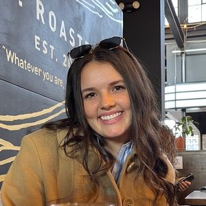 Meet your Posher, Afton